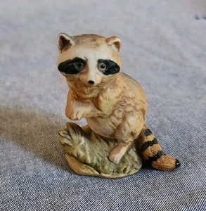 ¿Alemania vintage? Figura miniatura mapache pintado a mano porcelana bisque 9988 - Imagen 1 de 6
