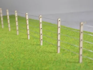 Post & Wire 5ft Lineside Fencing O gauge 1:43 fence kit - 64 posts + 10m of wire - Foto 1 di 3