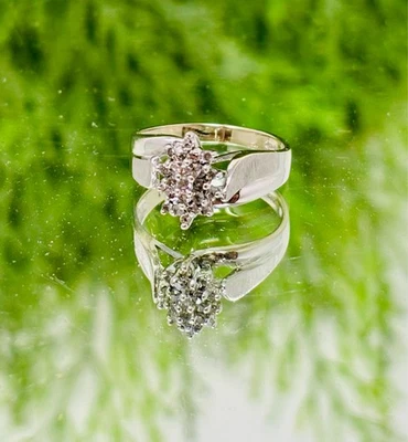 10K White GOLD ESTATE  1/4 CARAT DIAMOND CLUSTER  RING - Image 1 of 4