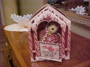 MUFFY VANDERBEAR DRESSED AS  GINGER BEAR HOLIDAY LTD GINGERBEAR MIB  - Picture 1 of 2