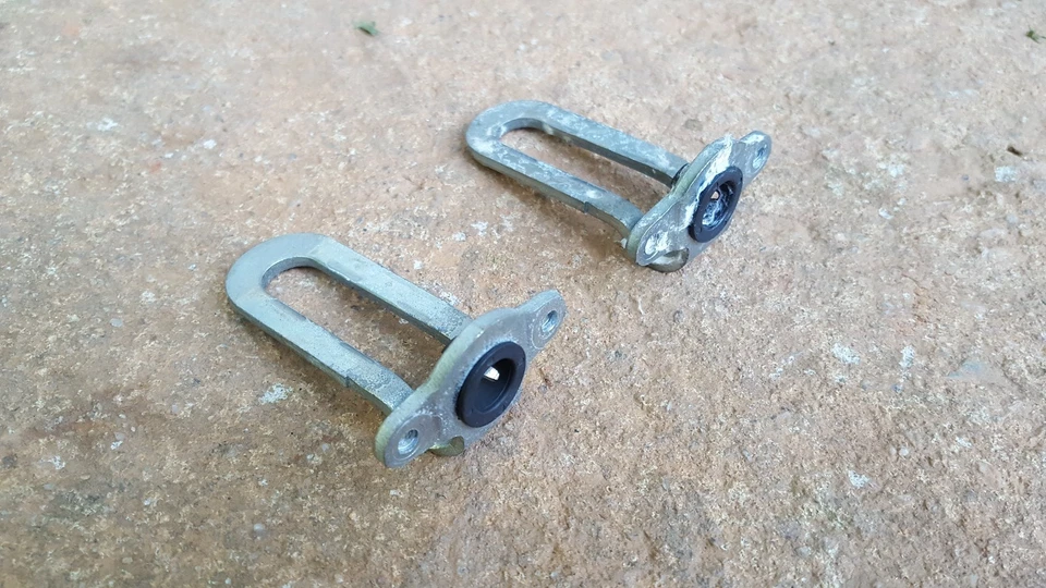 1998 - 2002 雪佛兰科迈罗可调式顶锁接收器一对原始设备制造商 — 第 1/1 张图片