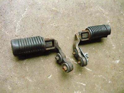 1982 Honda CM250 C OEM Left Right Step Footpegs Bolt 50630-KB4-000 50640-KB4-000 - Изображение 1 из 4