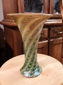 Lundberg Studios Gold Green Iridescent Pulled Feather Trumpet Glass Vase - Picture 1 of 11