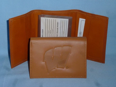 WISCONSIN BADGERS   Leather TriFold Wallet  NEW!   tan  bb Cover
