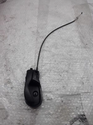 Черная внутренняя левая ручка задней двери L/R 2001 FORD FOCUS Z-77P - Изображение 1 из 4