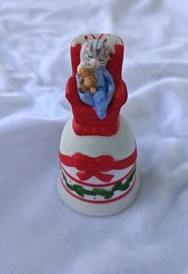 Vintage Schmid Kitty Cucumber Figurine Kitty Sleeping In Chair On Bell 1989 - Picture 1 of 4