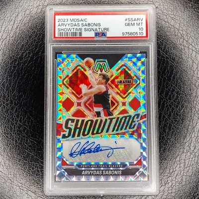 PSA 10 ARVYDAS SABONIS SP Showtime Signatures SILVER Prizm Auto 2023-24 Mosaic - Image 1 of 2