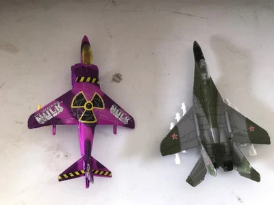 Maisto Marvel Series 2 Air Force Incredible Hulk AV-8B Harrier II Fighter Jet + - Image 1 of 4