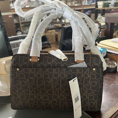 Bolso de mano para mujer Calvin Klein con logotipo CK marrón dorado nuevo $198 Foto 1 de 4