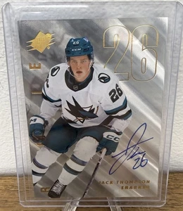 2024-25 UD SPx Jack Thompson #132 Rookie Auto Silver Spectrum - SJ Sharks 01/10 - Imagen 1 de 2