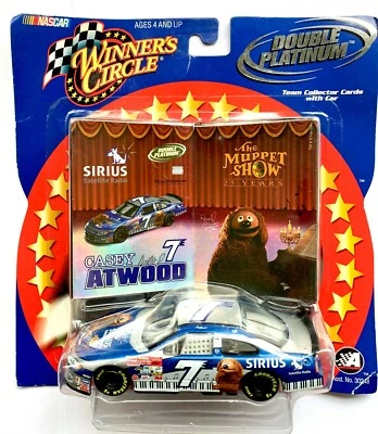2002 NASCAR Winners Circle 03345 Casey Atwood #7 Double Platinum Muppets 1:43 - Imagem 1 de 2