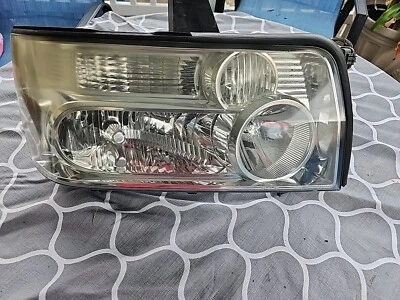 🏁 Faro delantero derecho xenón lado pasajero Infiniti QX56 2004-2010  Foto 1 de 4