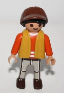 PLAYMOBIL 5568 ENFANT GARCON CASQUETTE MARRON PARC AIRE DE JEUX - Imagen 1 de 1