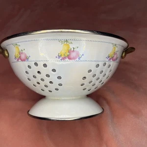 VTG Enamelware Colander Strainer Pedestal Brass Handles 3 Quart White Fruit Pear - Picture 1 of 9