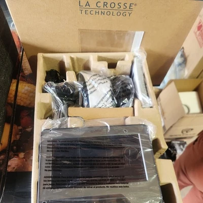 V41-PRO La Crosse Technology Complete Personal Remote Monitoring Weather Station - Image 1 of 2