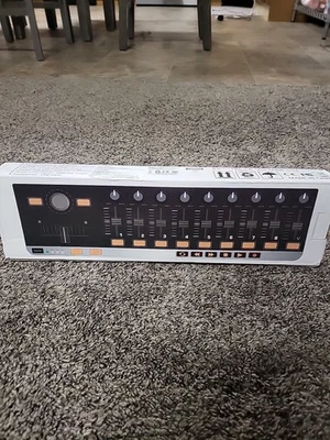 WORLDE EasyControl.9 Portable Mini USB 9 Slim-Line Control MIDI Controller K2Z4 - Image 1 of 4