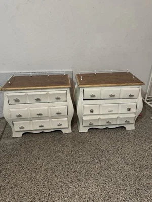 Mesas auxiliares de dormitorio reacabadas herrajes nuevos madera maciza Foto 1 de 4