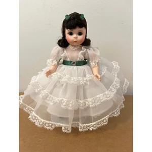 Muñeca Madame Alexander Scarlett O'Hara 8" Vestido Blanco Lazos Verdes De Colección GWTW BARBACOA - Imagen 1 de 9