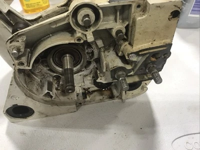 CARCASA STIHL OEM 028wb, tanque de aceite, biela, 1118 021 0701 Foto 1 de 4