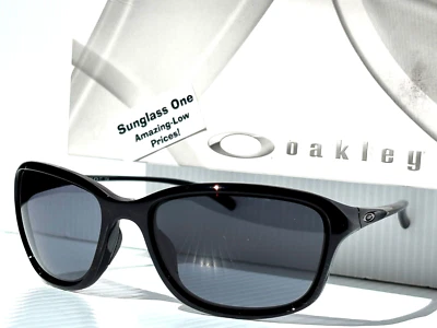 NUEVO Gafas de sol Oakley SHES IMPARABLE marco negro brillante lentes grises 9297-09 Foto 1 de 4