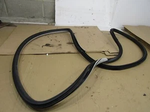 VW New Beetle Mk1 98-10 left front rubber door seal body mounted - Picture 1 of 4