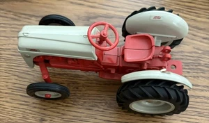 ERTL Vintage Tractors 1:16 Scale Ford 8N Tractor Steerable Made in America - Picture 1 of 7