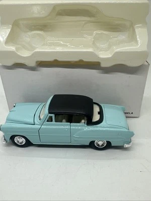 Chevrolet Bel Air 1953 coche diecast 1:32 con caja Welly 9012 Chevy azul bebé Foto 1 de 4
