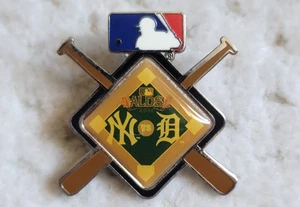 EUC Yankees Detroit Tigers 'DUELING' 2011 ALDS postseason playoffs lapel pin - Picture 1 of 4