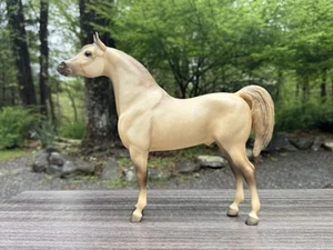 Breyer Proud Arabian Stallion - Picture 1 of 2