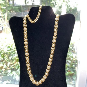 Collar y pulsera de cadena de eslabones de perlas enjauladas doradas firmadas por NAPIER de colección novia - Imagen 1 de 15