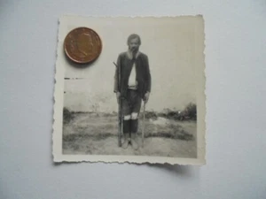 Foto wohl Polen Kozin Bettler muss mit Gewehr und Stock für Brot posieren - Bild 1 von 2
