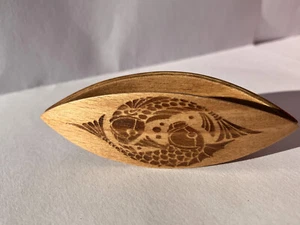 Tatting shuttle with engraved yin and yang fish  3" long - Picture 1 of 9