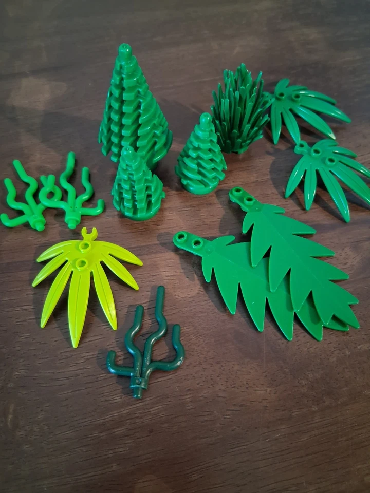 Lego 12 Piece Green Plates Trees Leaves Shrubs Set - Image 1 of 1
