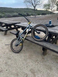 FIT BIKE CO SERIES 22" BICYCLE BLACK GOLD - Picture 1 of 1