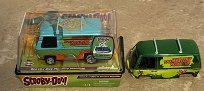 (2) AUTO WORLD SCOOBY DOO MÁQUINA MISTERIOSA CROMO VERDE Carcasa y COCHE TRAGAMONEDAS VERDE AZULADO Foto 1 de 4