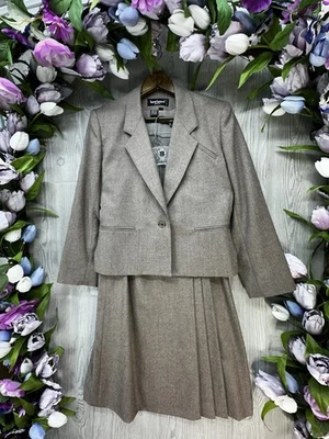 Vintage Skirt Suit Size 6p 2-Piece w/ Blazer Jacket Brown Career Harve Benard - Image 1 of 4