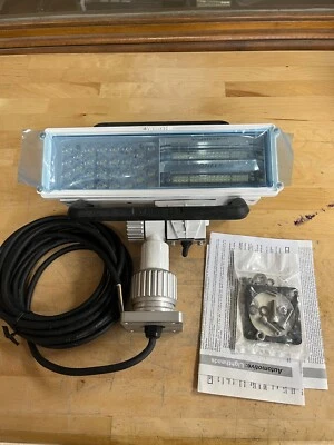 Luz LED para escena Whelen PCP2 115VAC p/n 01-0687102-32F Foto 1 de 4