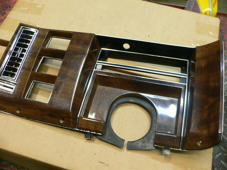 86 Cadillac Fleetwood Broughm RWD Wood Grain Dash Face Part - Image 1 of 1