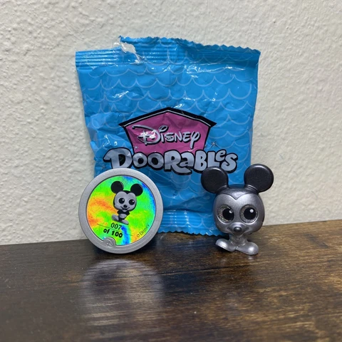 Disney 100 Doorables Season 10 Mickey Mouse LIMITED EDITION # 007 / 100 Rare! Cover