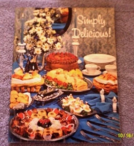 Simply Delicious by Gertrude Wright (1976, Paperback) 2nd Printing - Picture 1 of 5