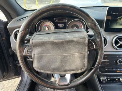 Volante Mercedes Benz CLA250 2014-2017 cuero perforado negro 975864 Foto 1 de 4