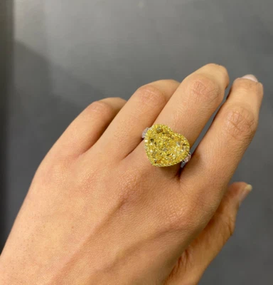 Anillo de fiesta de lujo amarillo brillante corte corazón 9,03 quilates citrino con circonita cúbica blanca brillante Foto 1 de 4