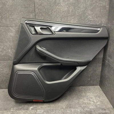 OEM 2015 - 2023 PORSCHE MACAN PANEL INTERIOR PUERTA TRASERA DERECHA Foto 1 de 4