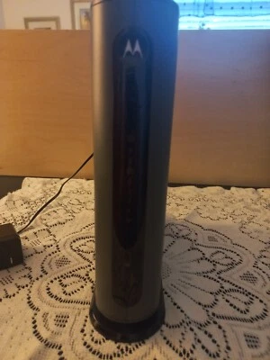 Motorola 8x4 Docsis 3.0 Cable Modem Plus N450 Router Model MG7315 - Image 1 of 4