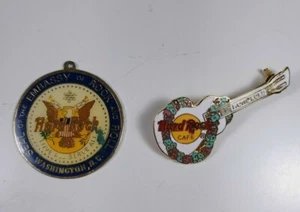 Lot of 2 Hard Rock Cafe Pins & Keychains,Guitar Pin Honolulu,Washington D.C Key - Picture 1 of 5