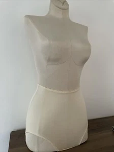 Vintage Olga Super Soft Shiny Panties Second Skin Mushroom gusset Yellow Sz M - Picture 1 of 7