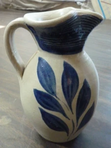 Jarrón jarra de cerámica Williamsburg azul cobalto esmalte de sal floral - Imagen 1 de 6