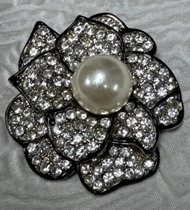 Vintage Kenneth Jay Lane unsignierte große Brosche mit Perle gepflastert Kristall Blume - Bild 1 von 8