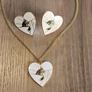 Pendientes y collar colgante de corazón de cloisonne de gato dormido - Imagen 1 de 9