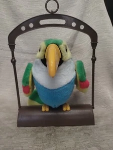 Elektronischer sprechender Plüsch Tukan Vogel Papagei auf Schaukel wiederholt imitiert 12 Zoll GETESTET  - Bild 1 von 10